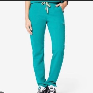 Figs women’s Yola scrub pants